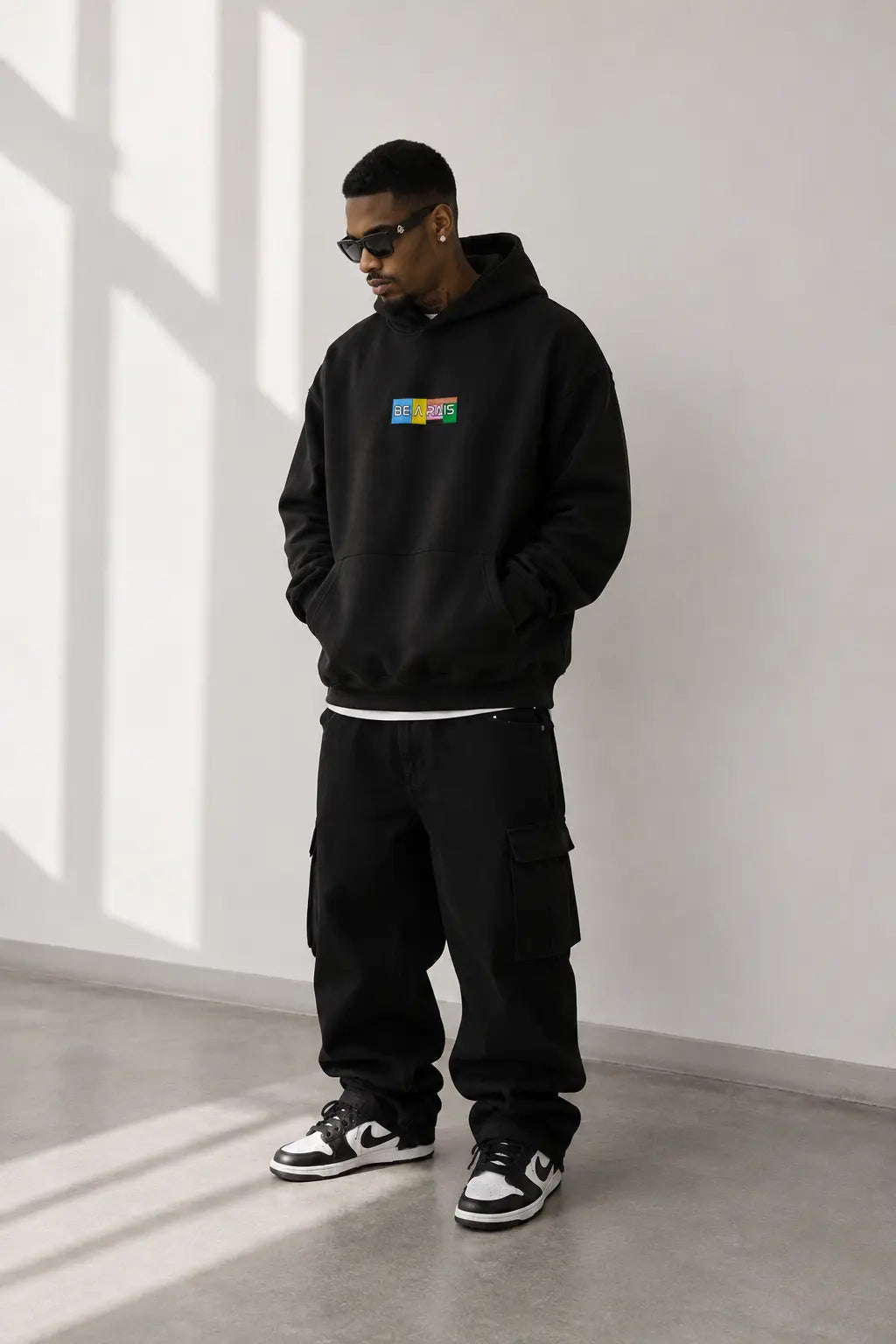 BE A RAIS Essential Hoodie – Black